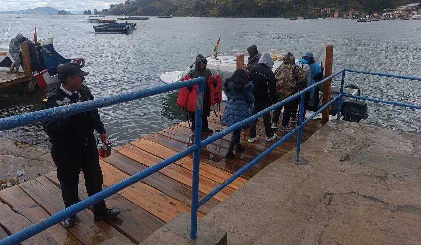 Semana Santa: Pese a la lluvia y el frío, feligreses realizan la peregrinación de casi 140 kilómetros hasta el Santuario de Copacabana