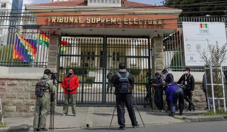 Libre presenta queja al TSE y exige al PDC presentar pruebas de acusaciones de “guerra sucia”