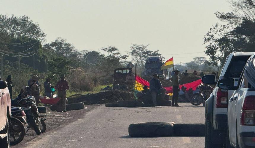 Bloqueo en Beni desafía el Estado de excepción: arroceros esperan una comisión del Gobierno para dialogar