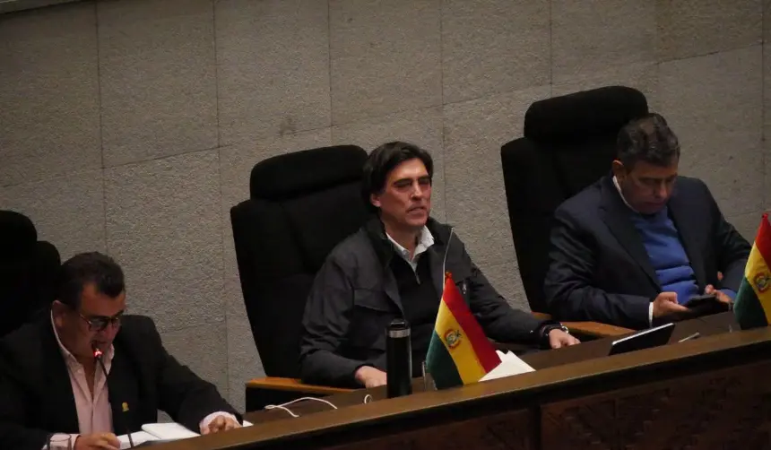 Interpelación: Inicia votación por la censura o aprobación para el ministro Zamora por tarifas y servicios de BoA