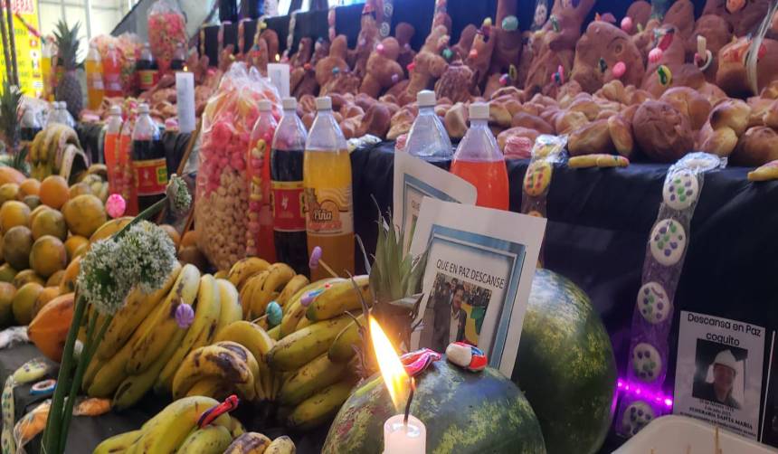 Bolivia celebra Todos Santos con mesas más pequeñas y filas por combustibles 