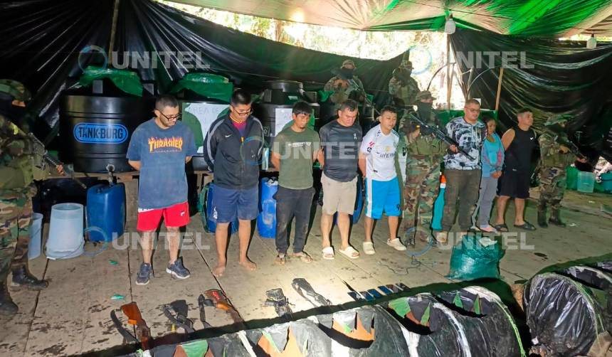 Umopar aprehende a ocho personas y secuestra armas en intervención a megalaboratorio de drogas en Chimoré