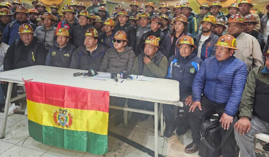 Cooperativistas mineros de La Paz advierten con bloqueos de carreteras si el Gobierno no atiende sus demandas