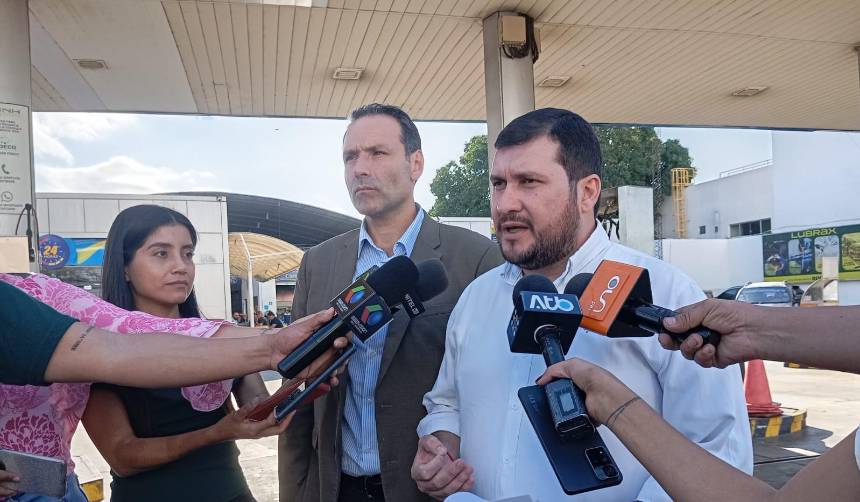 Cívicos convocan al presidente de YPFB “para que explique” el desabastecimiento de combustible 