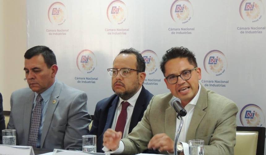 Industriales advierten con “inflación, estancamiento y decrecimiento de la economía” por los bloqueos