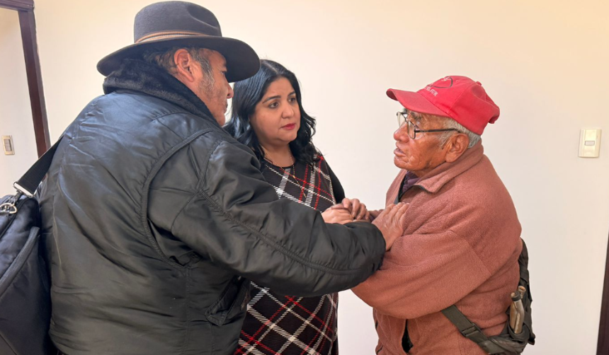 Pareja de adultos mayores denuncia riesgo de perder su casa y Gobierno anuncia apoyo