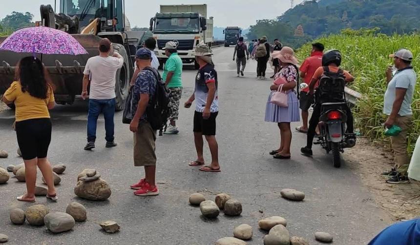 Por bloqueo en Chimoré, los viajes entre Cochabamba y Santa Cruz se realizan solo por la ruta antigua 
