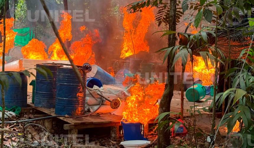 Operativo de Umopar destruyó laboratorio de droga y precursores químicos en el trópico de Cochabamba