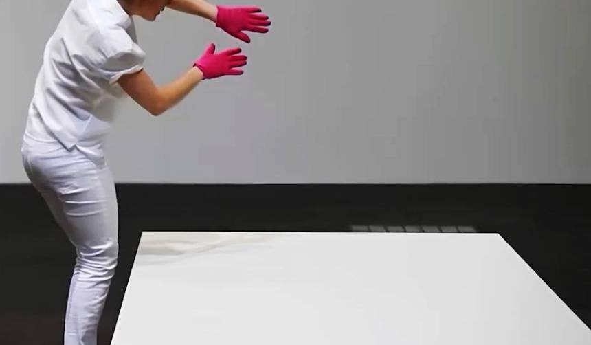 Artista vende obra de arte invisible en 18.000 dólares
