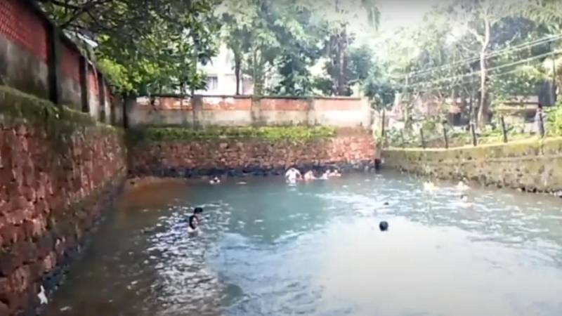 En un lago similar, Midrul se bañó y se infectó con una ameba