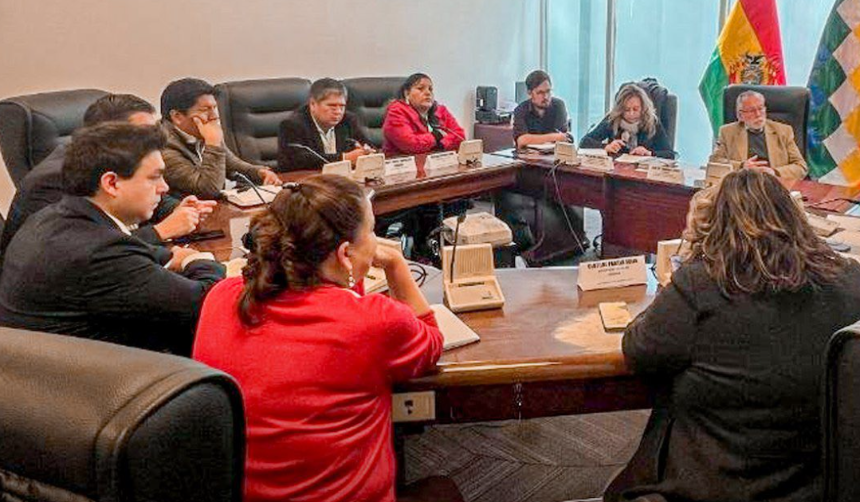 Convocan a comisión de Constitución de Diputados para tratar ley que regula el Estado de excepción