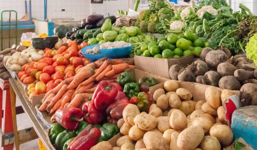 Verduras se encarecen en el eje central mientras que el huevo y el queso presentan una baja en mercados cruceños