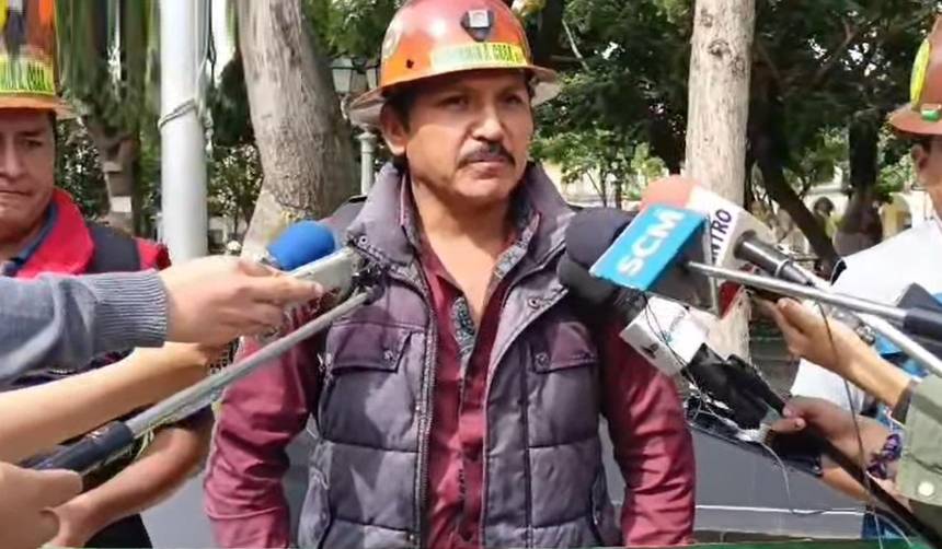 Gobierno acusa a exdirigente evista por coordinar con Evo actos violentos y por restos óseos hallados en su casa