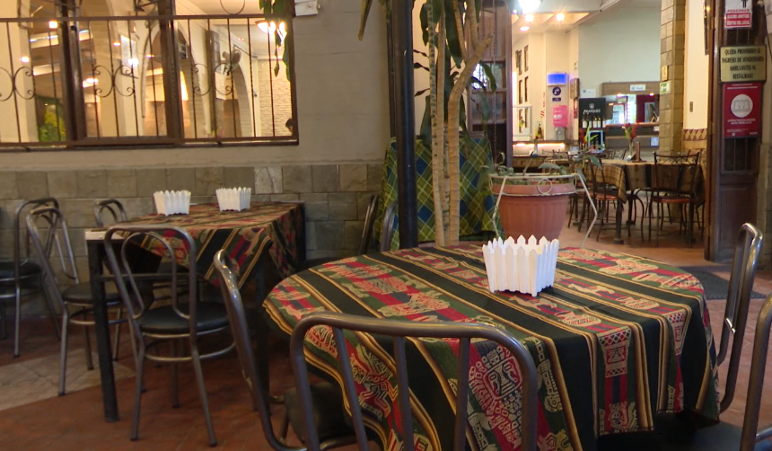 Cochabamba: Falta de insumos por bloqueos provoca cierre del 25% de restaurantes, reporta asociación del rubro