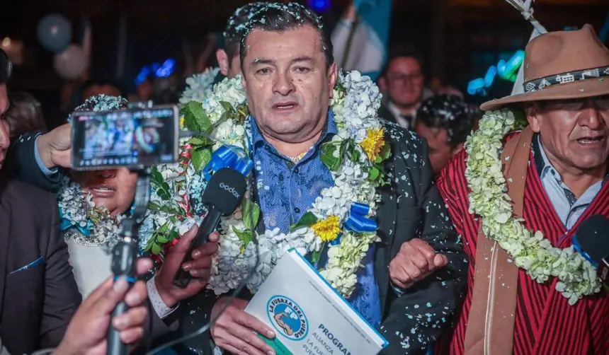 UCS dice que Andrónico no es el único con el que habla y pone condiciones para bajar la candidatura de Jhonny
