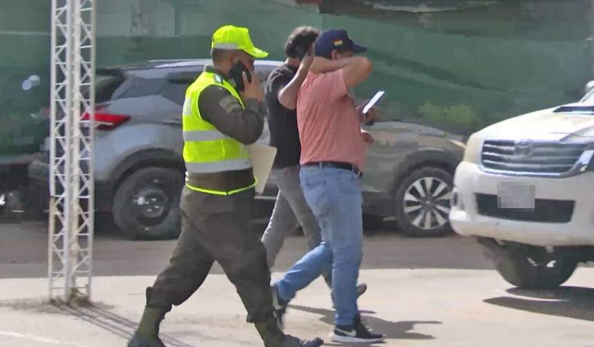 Aprehenden a dos choferes ebrios que pretendían conducir buses de Cochabamba a Tarija