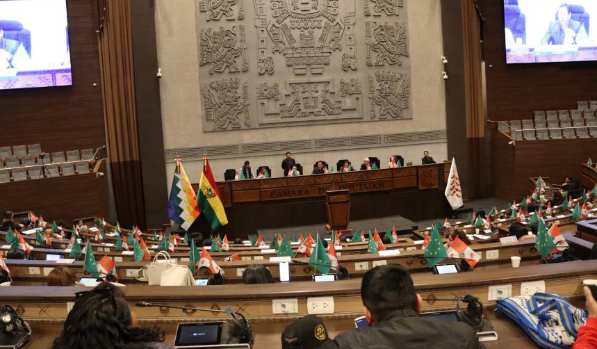 Presidencia de Diputados expresa profunda solidaridad por el “delicado” estado de salud de la esposa de Lara 