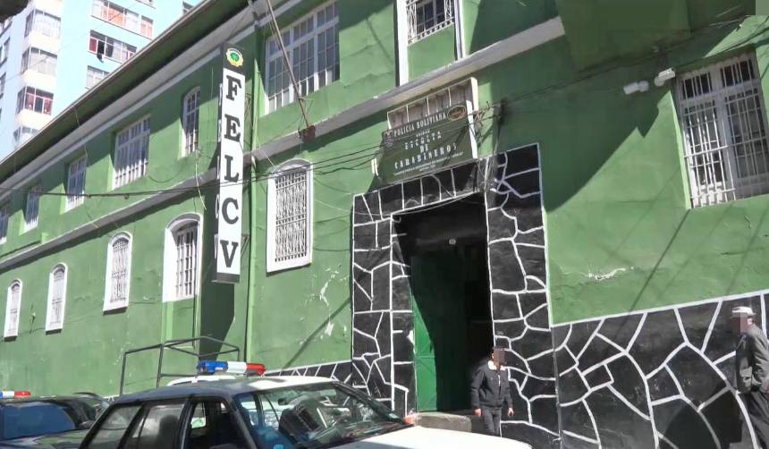 Acusan a un hombre de empujar a su pareja desde una ventana, él declaró que se resbaló