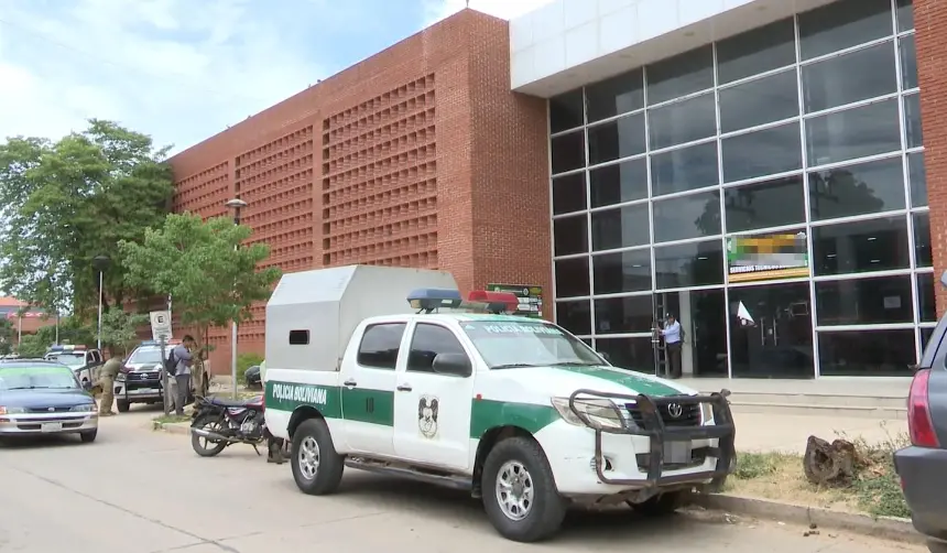 Hallan sin vida a un hombre dentro de un vehículo en la zona sur de Santa Cruz
