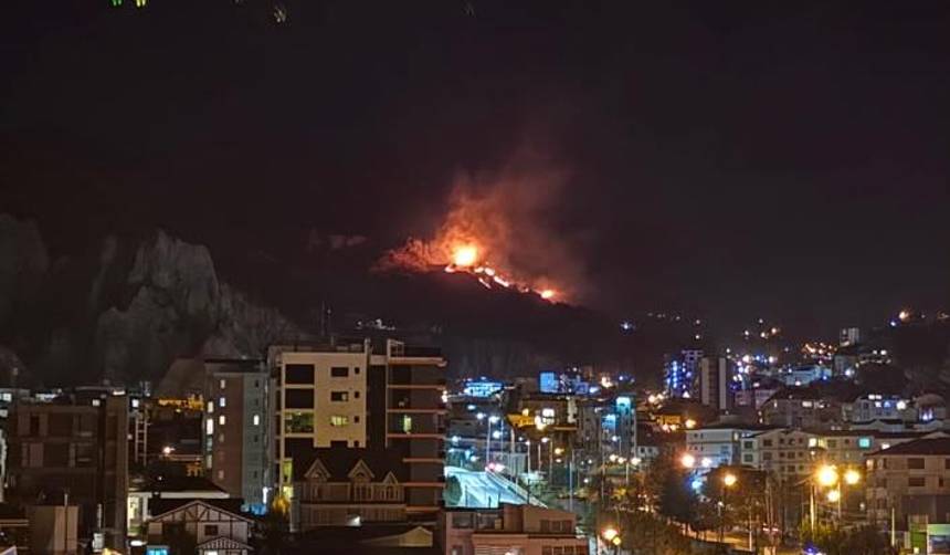 Reportan un incendio forestal en la zona sur de La Paz