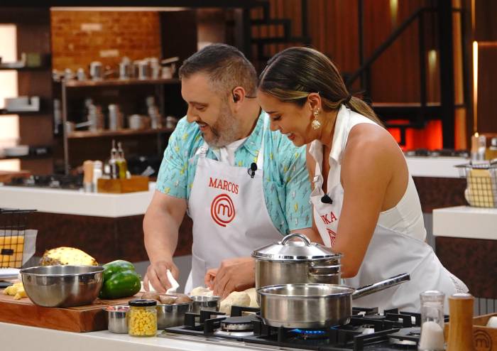 ¡A entrenar!: Chef Gonzalez y Yuvinka  cambian cucharas por flexiones en plena cocina 