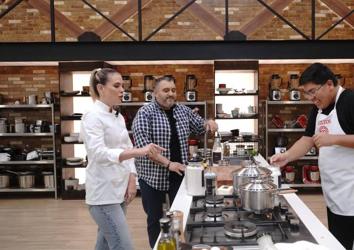 El susto de los chefs al ver la preparación de Paluleos en la cocina 