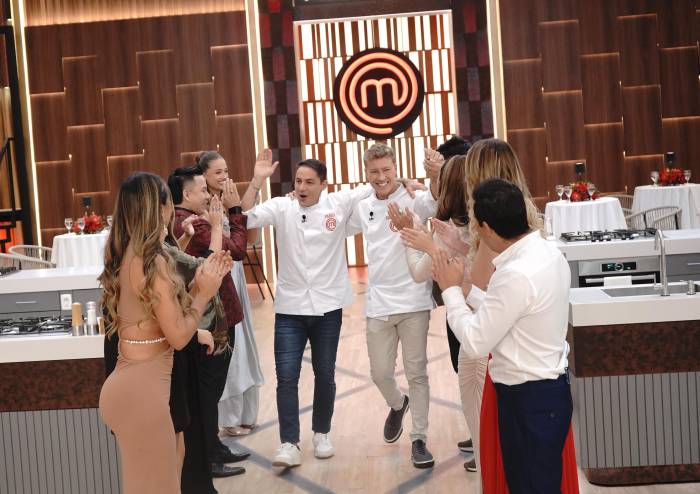 Así ingresaron a las cocinas los dos finalistas de la temporada: Pablo Fernández y Sebastian Putz 