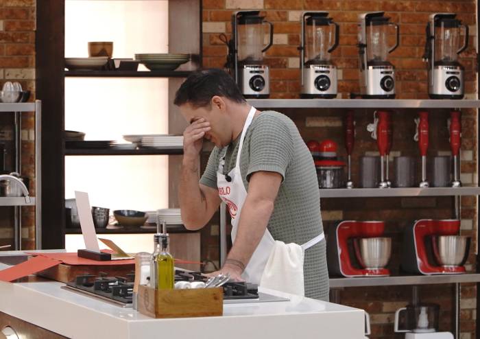 Una caja sorpresa que despertó la sensibilidad de los cocineros y los hizo llorar 
