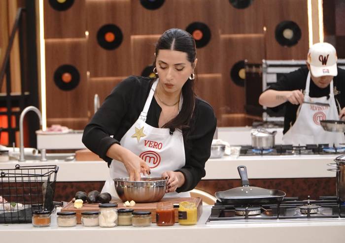 La voz de Vero Pérez con un rock and roll que deleitó las cocinas 