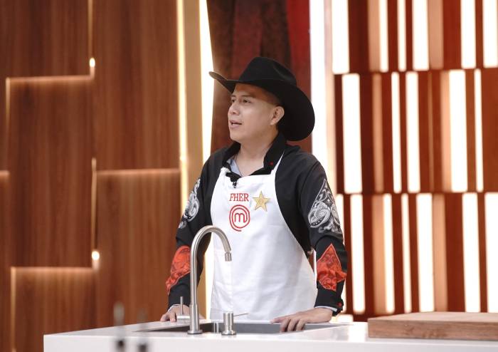 Fher sorprende con un look “fachero” beniano en las cocinas 