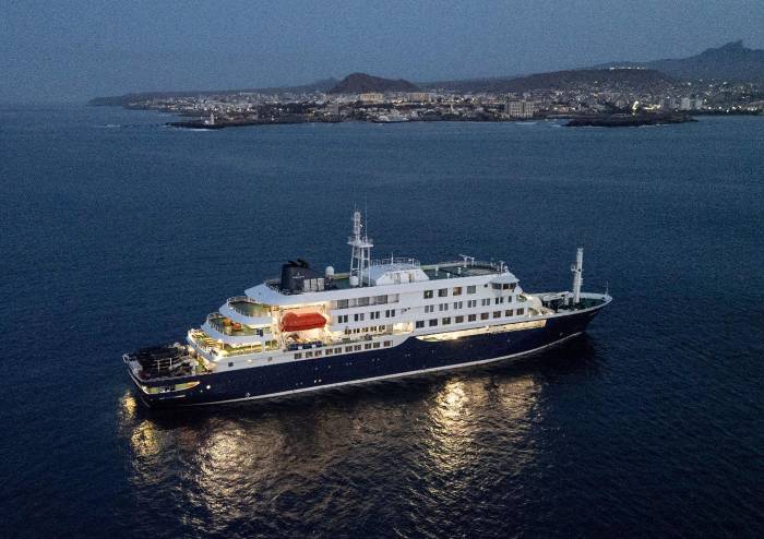 Crucero foco de hantavirus se dirige a España y varios evacuados son hospitalizados en Europa
