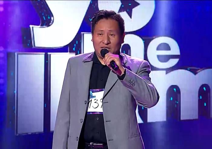Nino Bravo intenta convencer con el tema ‘Un beso y una flor’ 