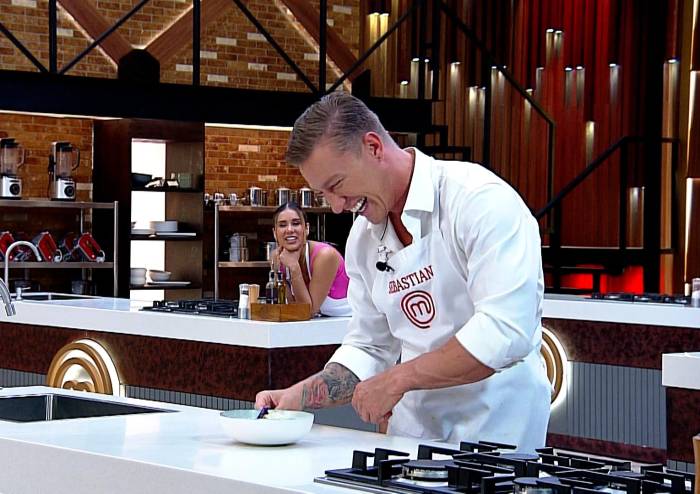 Llamada de atención y momento incómodo de Sebastian al dejar escapar una flatulencia 