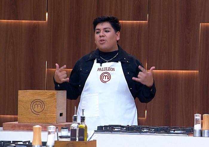 Paluleos sorprendió con look emo al entrar a las cocinas de MasterChef