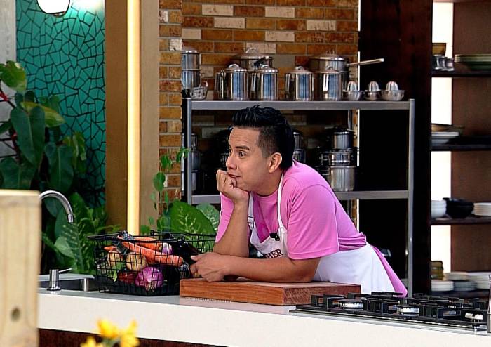 Fher y Sebastian olvidan un ingrediente clave y complican su noche en MasterChef 