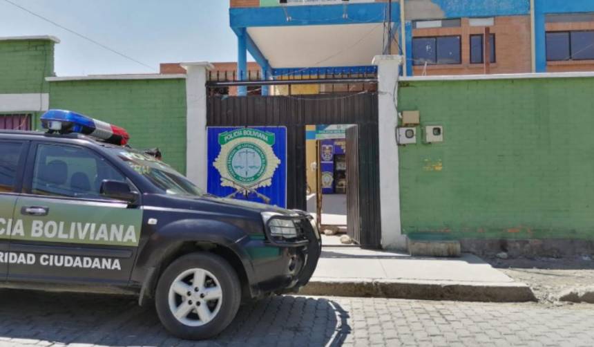 El Alto: Dos ladrones forcejean la puerta de una carnicería y roban más de Bs 7.000 en dinero y productos, reporta la Policía