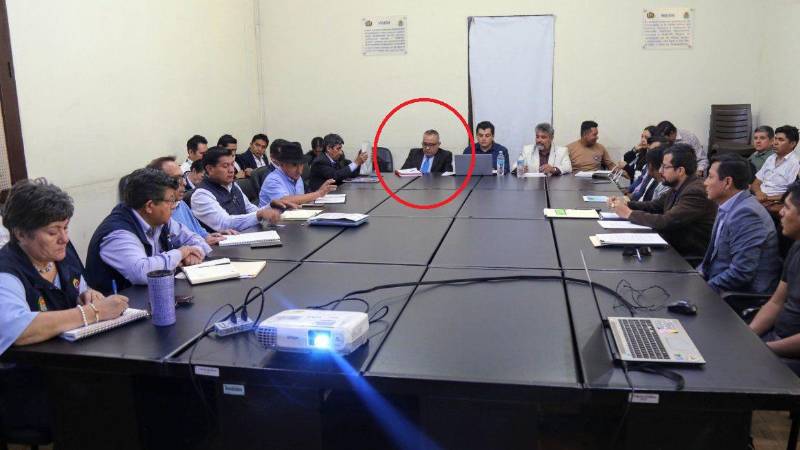 La reunión de las comisiones de transición en la que participó Cox . 