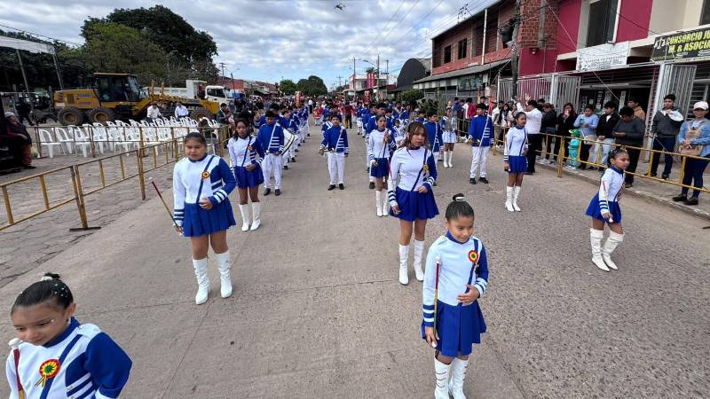 Desfile cívico en La Pampa de la Isla. 