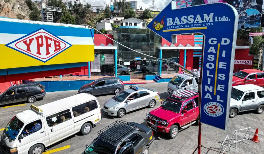 “Gasolina y diésel ya tenemos”, dice Paz que advierte a YPFB y distribuidores con procesos si no se cumple abastecimiento