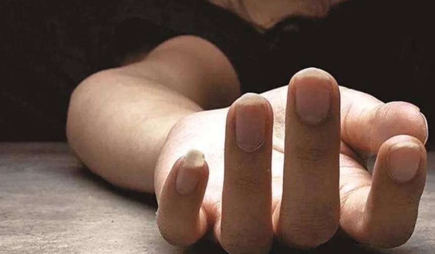 Hallan en una cancha a una mujer sin vida y con signos de agresión sexual, reporta la Policía
