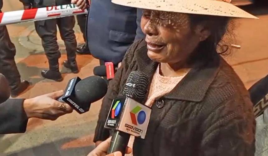“Que me digan dónde está mi hijo, no está en ninguna lista”: una mamá desesperada llegó al cuartel de Viacha