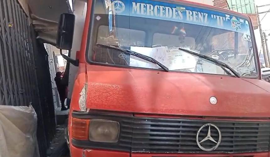 Grave accidente en La Paz: Camión pierde el control y atropella a cinco personas en la avenida 9 de Abril 
