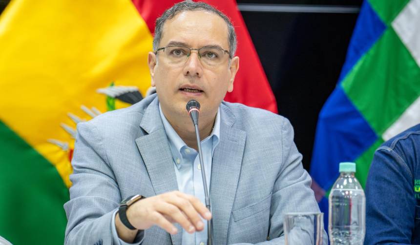 Presidente de YPFB pide reflexión a chóferes ante el paro anunciado para este miércoles