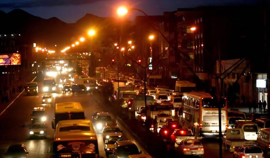 Diputados debaten préstamo de $us 30 millones para cambiar luminarias por tecnología led en ocho municipios