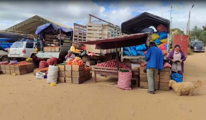 Valles cruceños: Rematan producción de verduras ante imposibilidad de transportarla por bloqueos