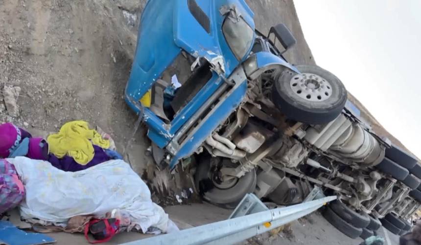 Tres niños resultaron heridos tras sufrir un accidente que se cobró la vida de sus padres, ahora necesitan ayuda