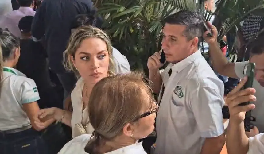 Vecinos ‘rescatan’ a concejales que quedaron encerrados tras sesión en la que se renovó directiva