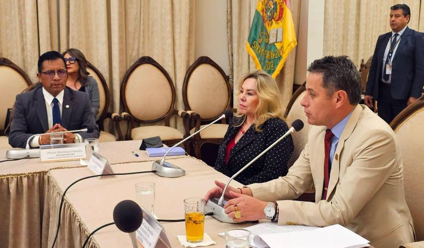 Lara se reúne con autoridades del Órgano Judicial en Sucre para tratar cuatro proyectos de ley 