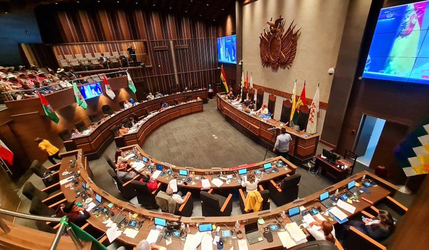 Créditos sancionados son una “muestra de confianza hacia el nuevo gobierno”, afirma la senadora Barrientos