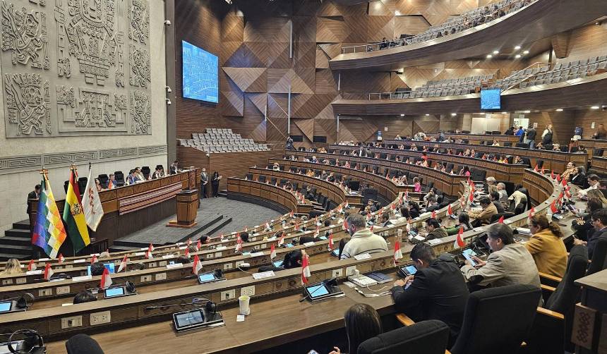 Acuerdo con el FMI debe tener aval del Legislativo y el Gobierno apunta a una ley corta